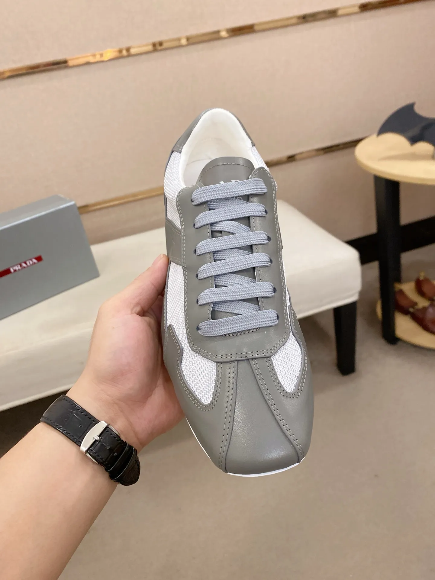 Men's shoes 💰 480💰 ✔️✔️✔️Top high version High-quality new PRADA (Prada) counters are launched at the same time. The new men's shoes and 😘fabrics are purely handmade in Niujing. Lining: Full cowhide lining. 👍🏿High-end☄️Open-molded non-slip rubber outsole, exquisite lines, simple and elegant, comfortable and high-end for leisure travel. Code number: 38-44. Can be customized45